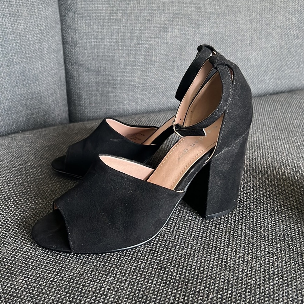 Madden Girl Black Suede Ankle Strap Open Toe Heels 8.5